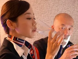 Đối với phụ nữ, hãy ngồi trước mặt tôi, cho tôi thấy cái lồn nhỏ của bạn và thủ dâm cùng tôi!