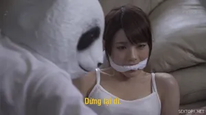 Cảnh sex tập thể nổi tiếng! Con đĩ bị một nhóm đàn ông to lớn làm tình một cách điên cuồng! Con đĩ bị liếm dương vật từ phía sau, các chị em lần lượt tham gia, thay phiên nhau xuất ra ở nhiều tư thế khác nhau