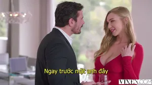 Bạn gái ngoại quốc, dễ thương và gợi cảm, nằm trên giường chơi điện thoại và bị bạn trai địt mạnh bạo không dùng bao cao su, sung sướng đến nỗi chảy cả nước trắng