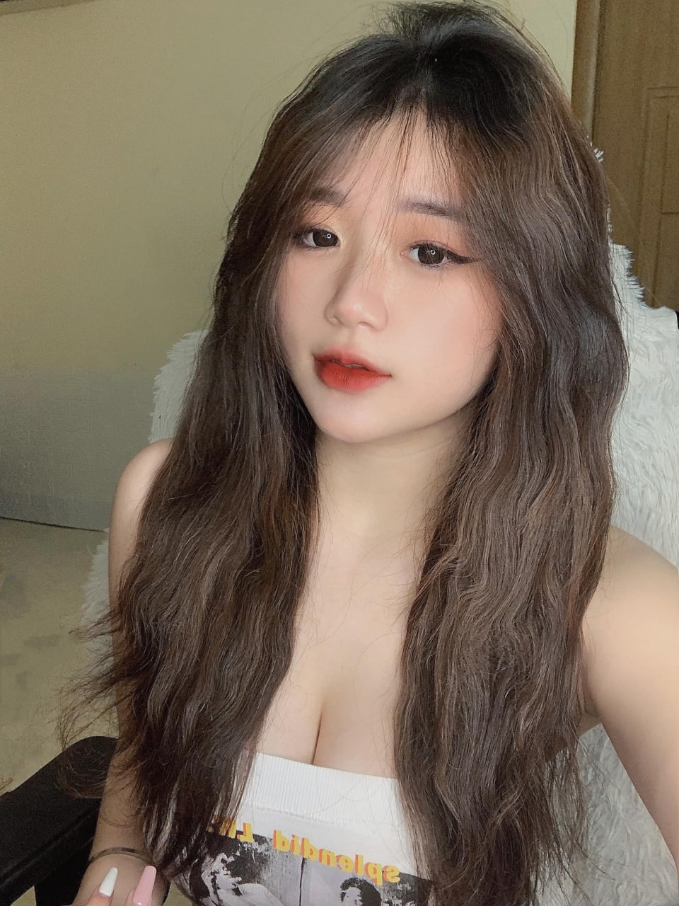 Bướm ở nhà một mình bị chú nhà bên qua chơi chuốc thuốc mê