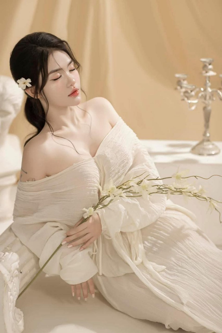 RD-1041 Ngày mà người vợ mang thai của người vợ trưởng thành bị cha dượng bỏ lại với hạt giống chuyển đến, cô trở thành mồi nhử của người hàng xóm